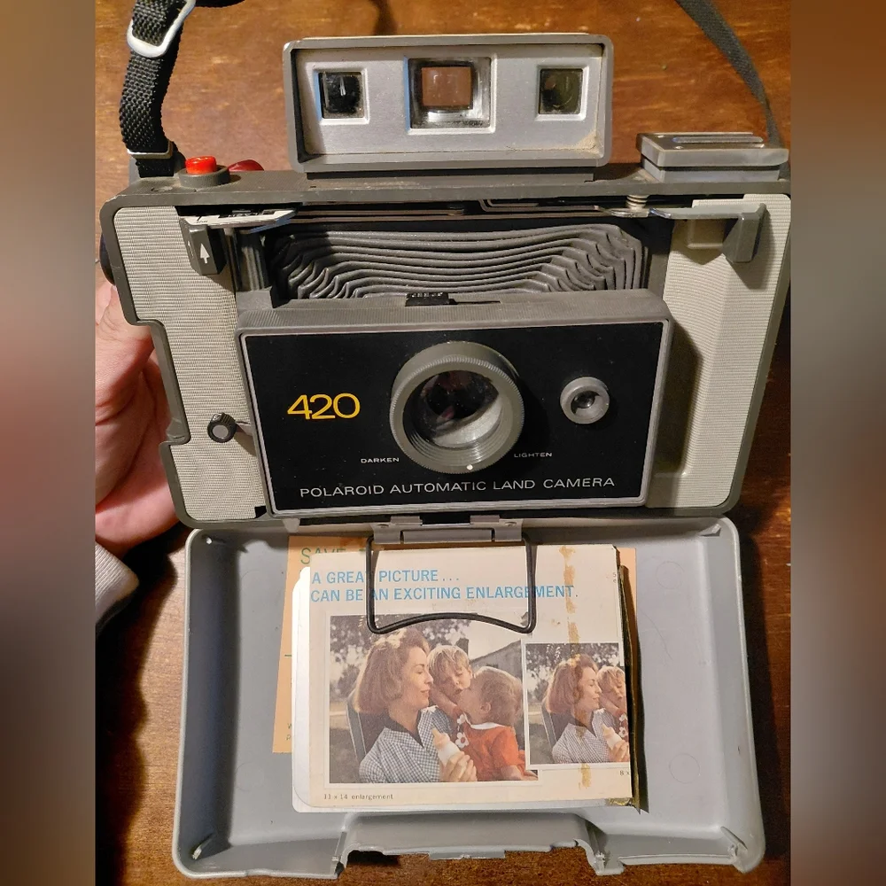 Vintage Polaroid 420 Automatic Land Camera